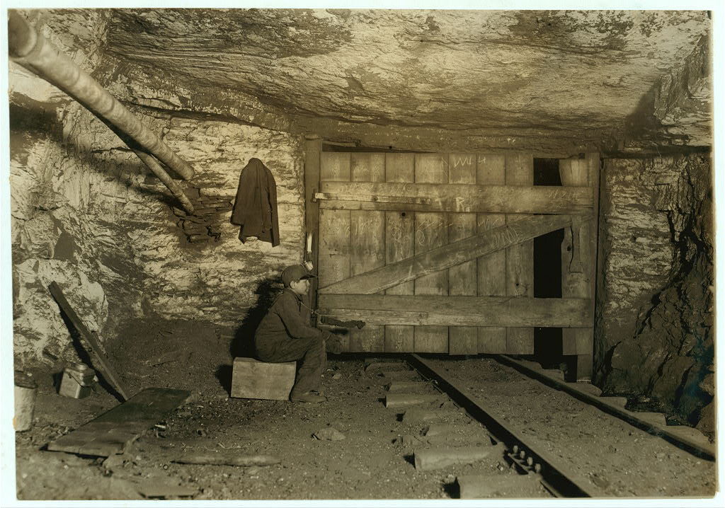 A trapper boy in a Pennsylvania coal mine in 1911. Photo by Lewis Wickes Hnes. US Library of Congress item LC-DIG-nclc-01109.
